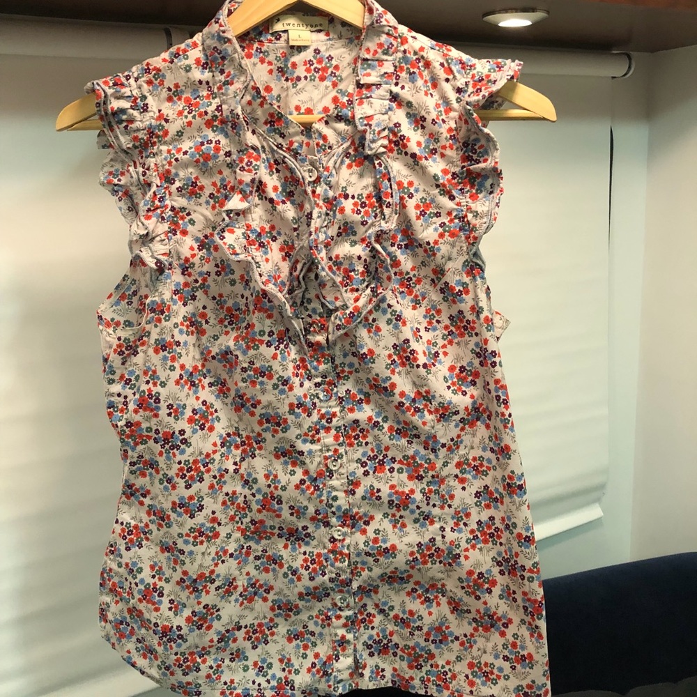 Petite floral cotton top with ruffle detail.